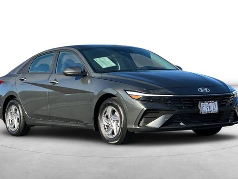 Certified 2026 Hyundai Elantra SE image 11