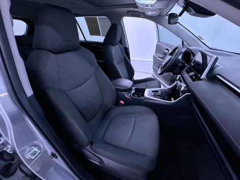 Used 2025 Toyota RAV4 XLE w/ Convenience Package FWD image 34