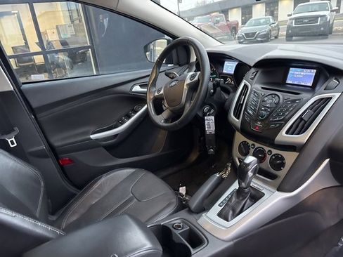 Used 2014 Ford Focus SE w/ Equipment Group 201A image 9