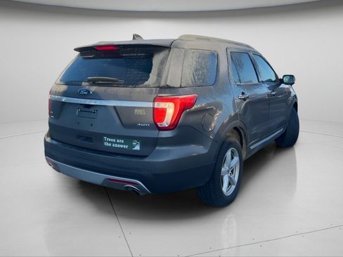 Used 2017 Ford Explorer XLT w/ Equipment Group 202A image 5