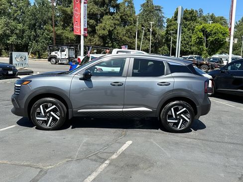 Used 2026 Nissan Kicks SV FWD image 3