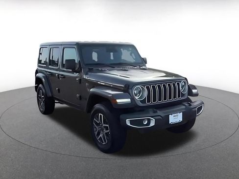 Used 2025 Jeep Wrangler Unlimited Sahara AWD/4WD image 2