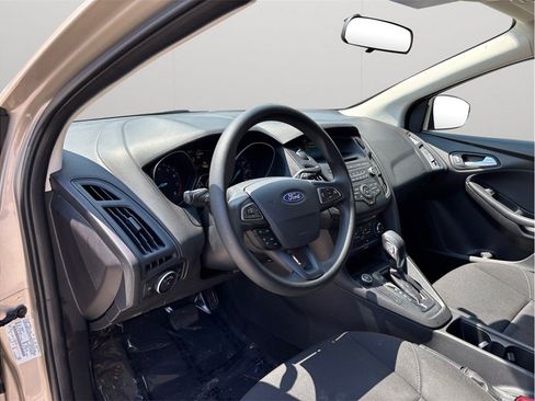 Used 2017 Ford Focus SE FWD image 6