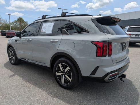 Used 2022 Kia Sorento EX w/ Panoramic Sunroof Package FWD image 6