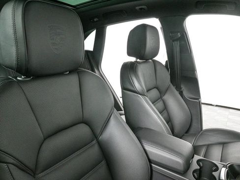 Certified 2025 Porsche Macan image 23