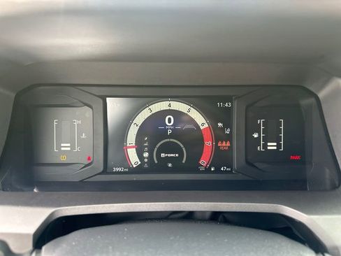 Used 2025 Toyota Tacoma SR5 AWD/4WD image 32