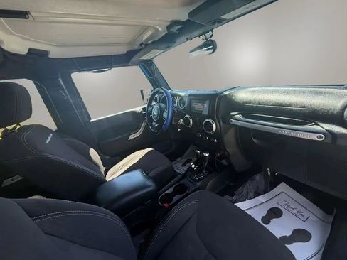 Used 2015 Jeep Wrangler Unlimited Rubicon w/ Dual Top Group AWD/4WD image 13