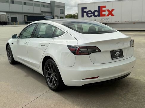 Used 2020 Tesla Model 3 Standard Range image 11