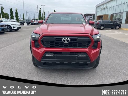 Used 2025 Toyota Tacoma TRD Off-Road w/ TRD Off Road Upgrade Package AWD/4WD image 2