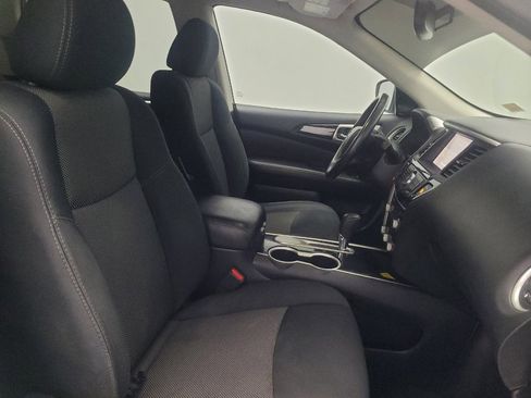 Used 2019 Nissan Pathfinder SV image 21