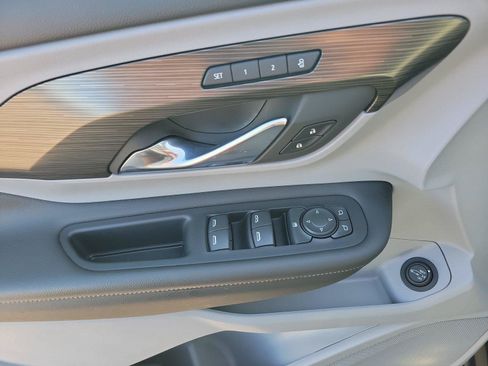 Used 2023 GMC Terrain SLT w/ Tech Package FWD image 19