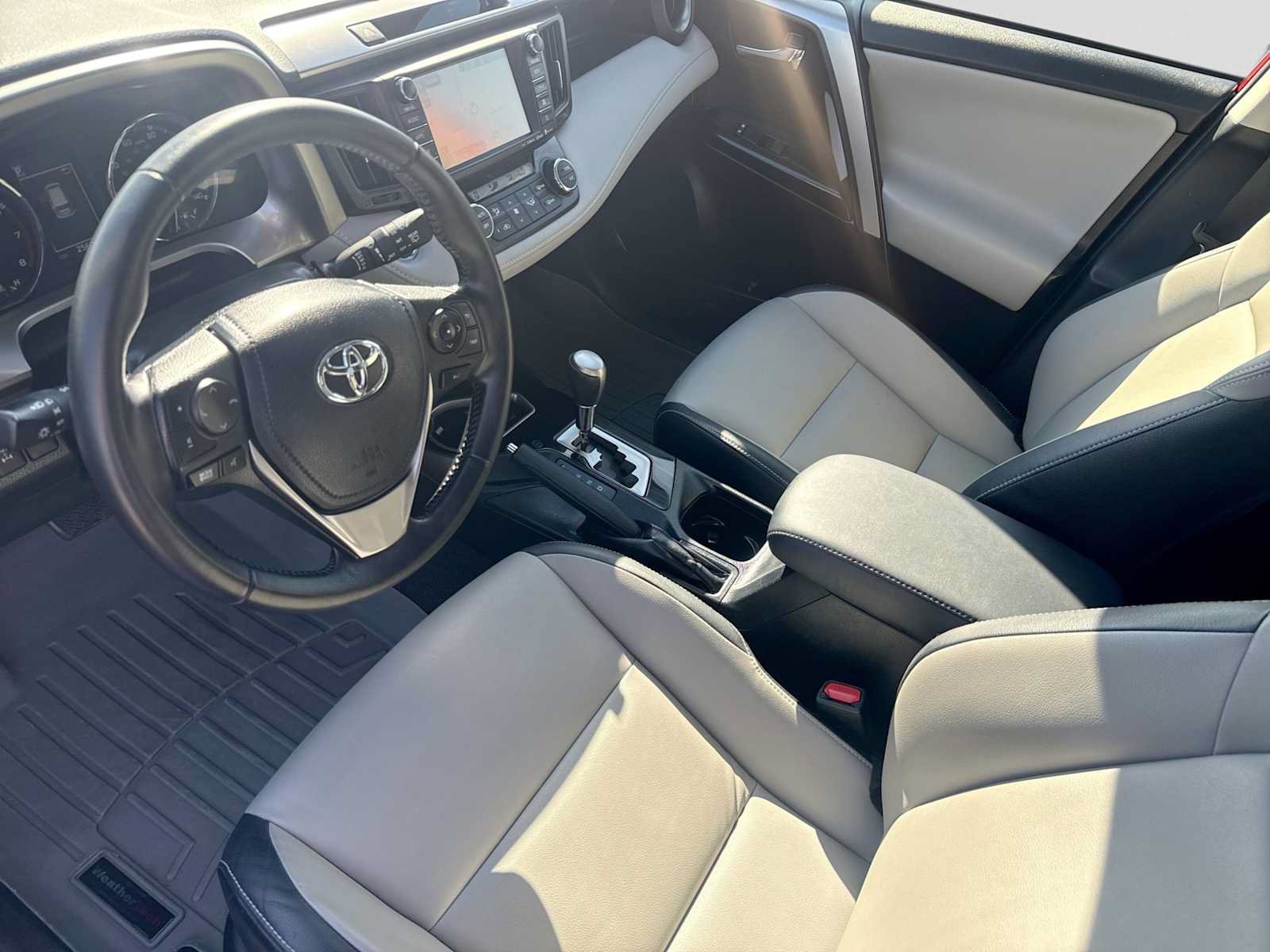 Used 2016 Toyota RAV4 Limited AWD/4WD image 2