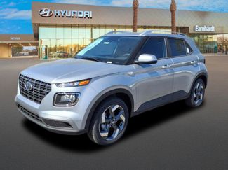 Used 2025 Hyundai Venue SEL video 1