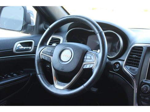 Used 2015 Jeep Grand Cherokee Limited w/ Luxury Group II AWD/4WD image 16