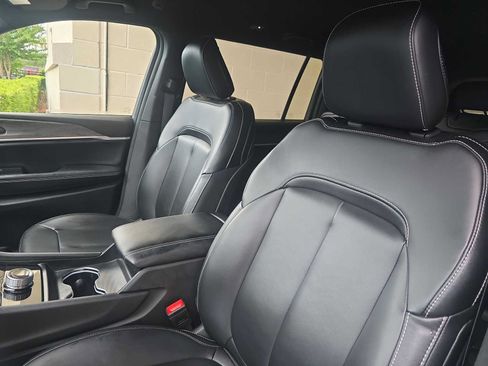 Used 2024 Jeep Grand Cherokee L Limited w/ Black Appearance Package RWD image 17