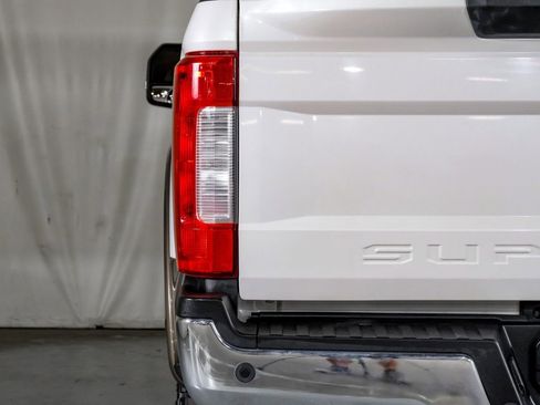 Used 2017 Ford F250 Lariat w/ Chrome Package image 40