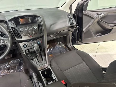 Used 2018 Ford Focus SE FWD image 20