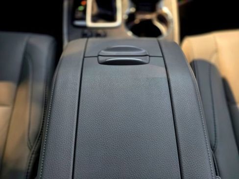 Used 2019 Toyota Highlander XLE AWD/4WD image 28