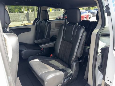Used 2020 Dodge Grand Caravan SXT FWD image 20