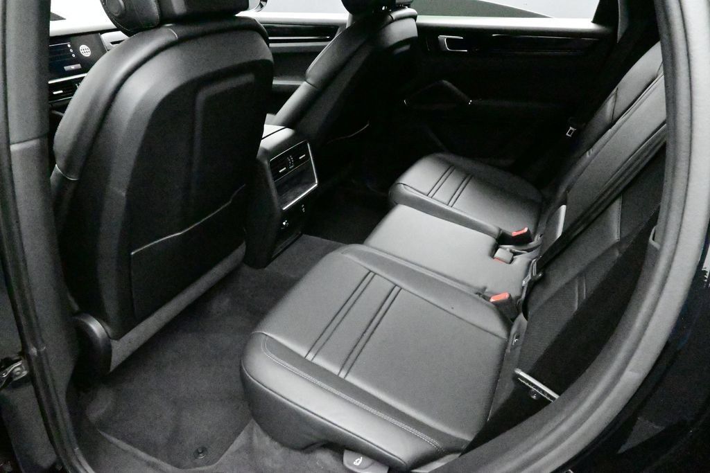 Certified 2023 Porsche Cayenne Coupe w/ Premium Package AWD/4WD image 15