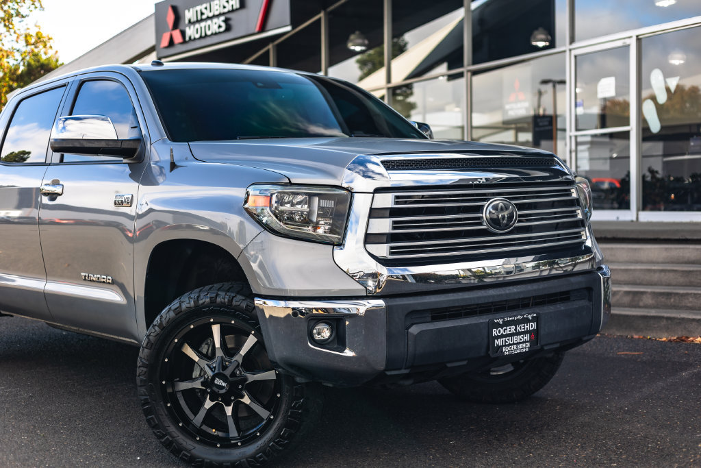 Used 2018 Toyota Tundra Limited w/ Limited Premium Package AWD/4WD image 3