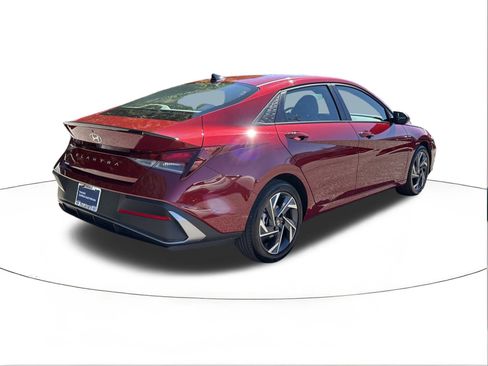 Certified 2025 Hyundai Elantra Sport image 3