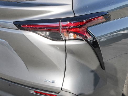 New 2026 Toyota Sienna XLE image 10