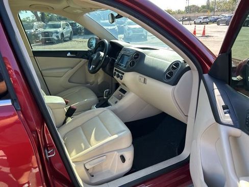 Used 2016 Volkswagen Tiguan SE image 9