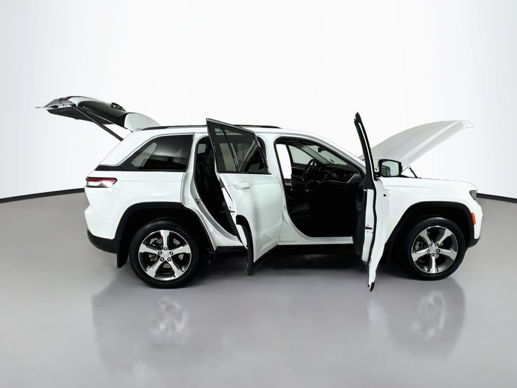 Used 2023 Jeep Grand Cherokee 4WD 4xe w/ Luxury Tech Group II image 31