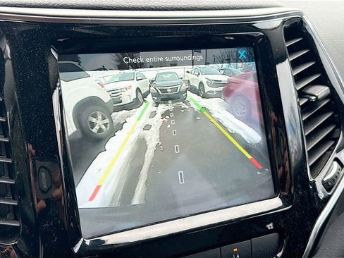 Used 2021 Jeep Cherokee Limited image 13