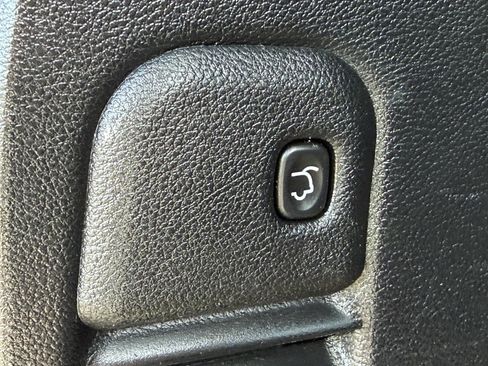 Used 2018 Jeep Grand Cherokee Altitude AWD/4WD image 11