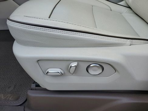 Certified 2023 GMC Yukon XL Denali image 9