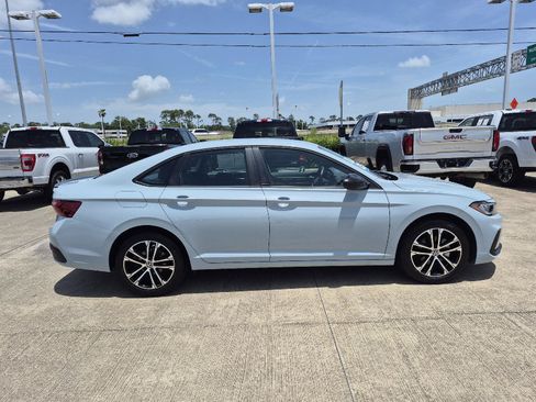 Used 2025 Volkswagen Jetta Sport FWD image 12