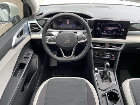 New 2026 Volkswagen Taos SE FWD image 3
