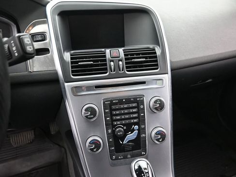 Used 2017 Volvo XC60 T6 Dynamic w/ Preferred Option Package image 19