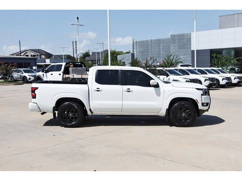 Used 2025 Nissan Frontier SV w/ SV Convenience Package RWD image 6