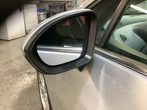 Used 2017 Chevrolet Cruze LT w/ Sun And Sound Package image 17