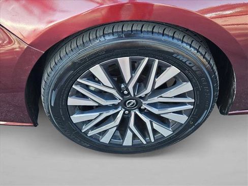 Used 2024 Nissan Altima 2.5 SV FWD image 22