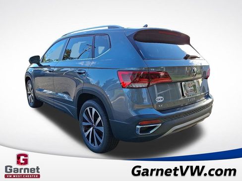 Certified 2022 Volkswagen Taos SE image 4