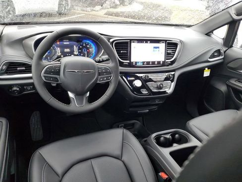 New 2026 Chrysler Pacifica Select image 6