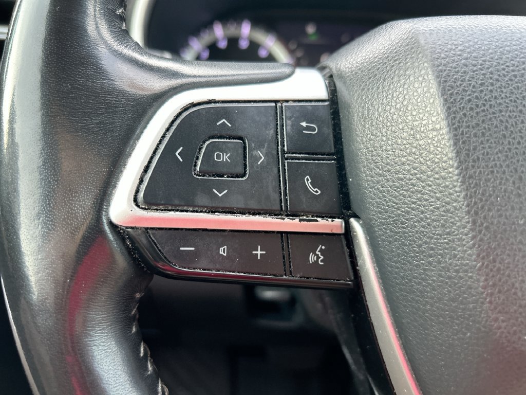 Used 2023 Toyota Highlander XLE FWD image 16