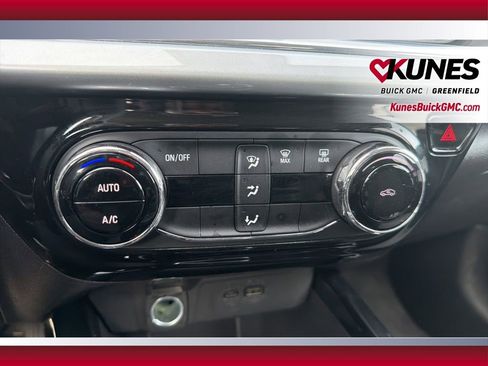 Used 2025 Chevrolet Trax LT image 25