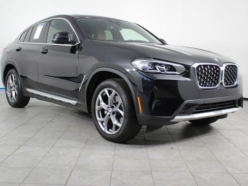 Certified 2025 BMW X4 xDrive30i image 6