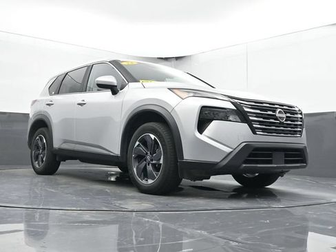Used 2024 Nissan Rogue SV AWD/4WD image 45