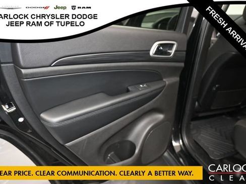 Used 2020 Jeep Grand Cherokee Laredo AWD/4WD image 24