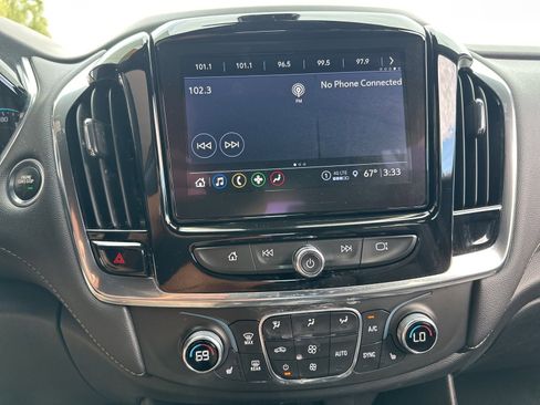 Used 2023 Chevrolet Traverse LT image 20