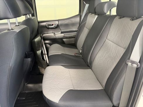 Used 2023 Toyota Tacoma TRD Off-Road image 12