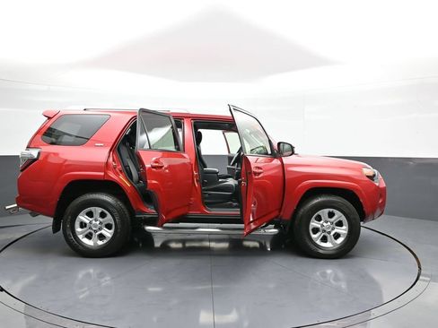Used 2016 Toyota 4Runner SR5 AWD/4WD image 40