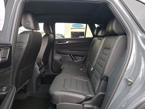 Used 2024 Volkswagen Atlas Cross Sport SEL R-Line image 8