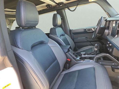 Used 2024 Ford Bronco Outer Banks AWD/4WD image 9
